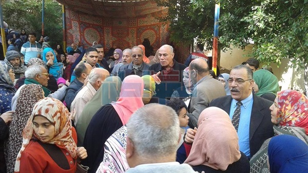 قافلة طبية لفحص مرضى