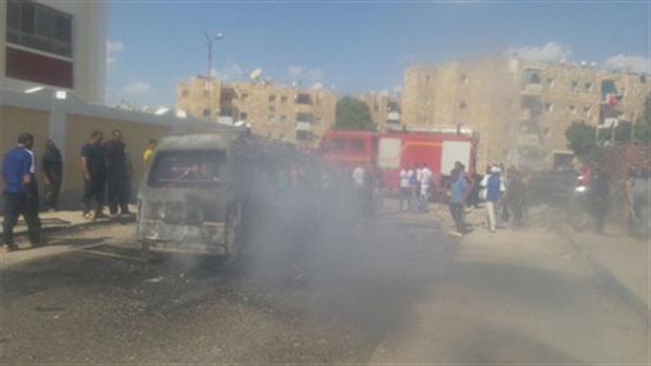 ميكروباص يحترق -
