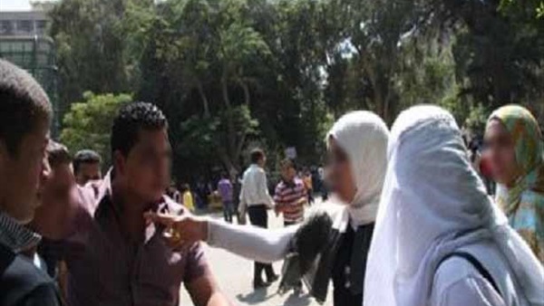 معاكسة امام المدارس