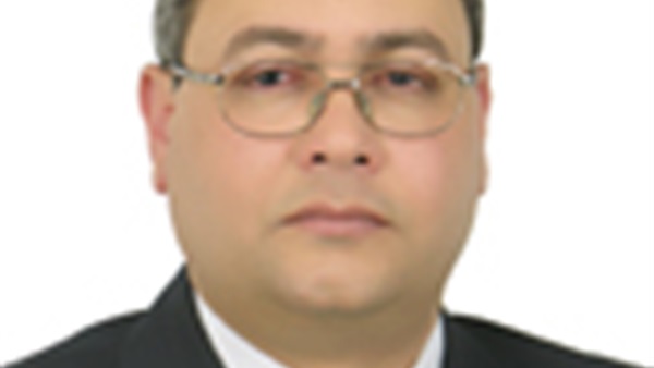 الدكتور عاطف منصور،
