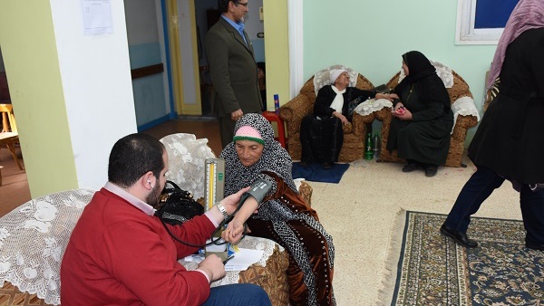 قافلة طبية لدار مسنين