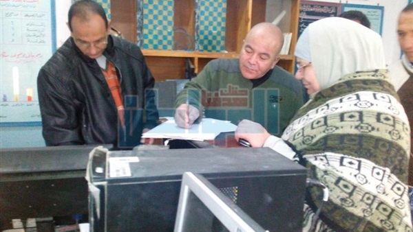 إحالة 53 طبيبا وموظفا