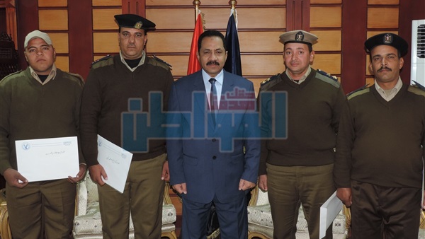 النمر يكرم 5 من رجال