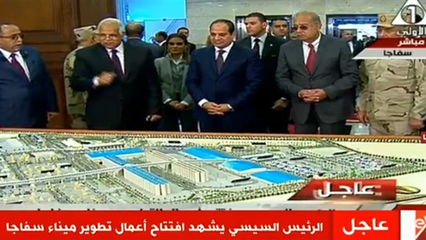 السيسي  يصل ميناء