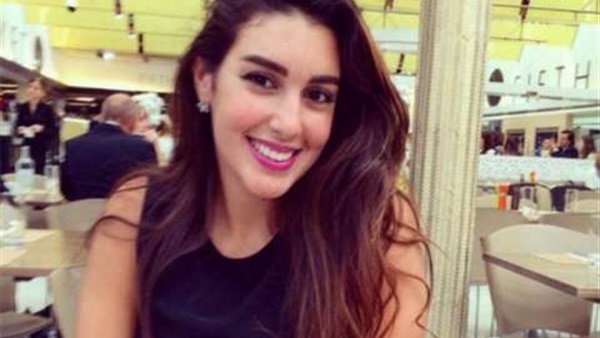الفنانة ياسمين صبرى