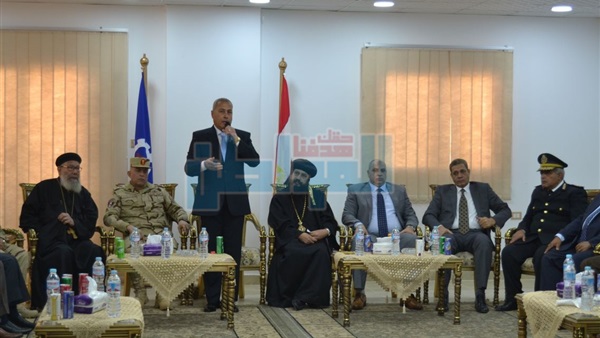 محافظ السويس يهنئ