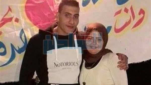 فتاه تكتشف أعمال
