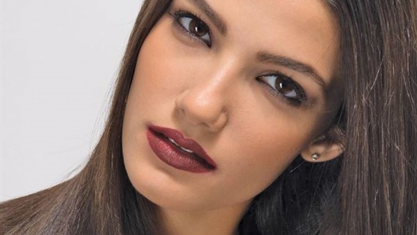  الفنانة الشابة تارا