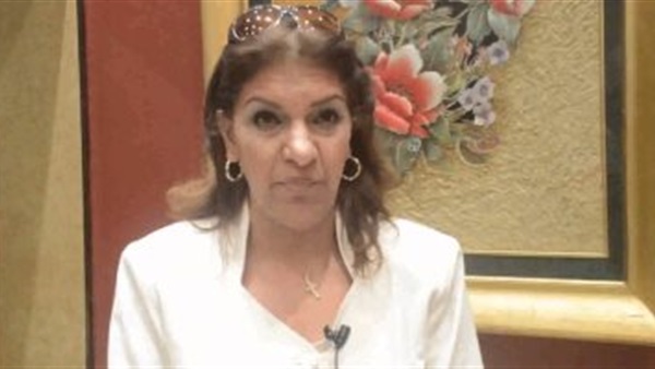 النائبة إيفلين متى