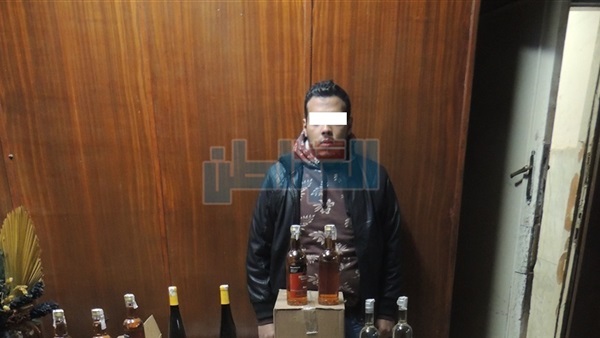 صاحب محل لبيع الخمور