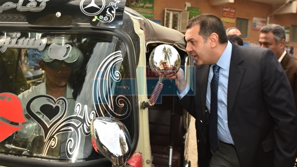 محافظ أسيوط يقوم