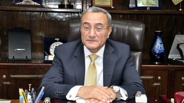 الدكتور عمرو عبد