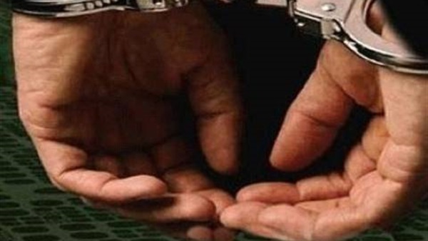 ضبط بقال بحوزته