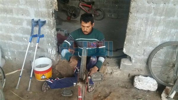 محمد أمين صاحب العكازين