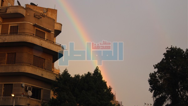 قوس قزح في السماء
