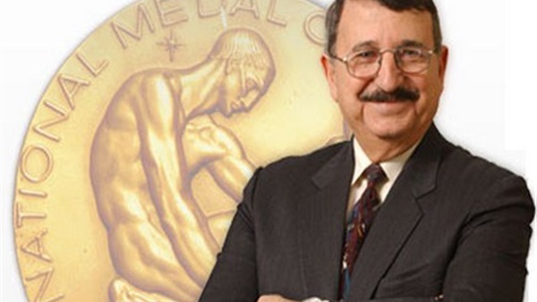 الدكتور مصطفي السيد،