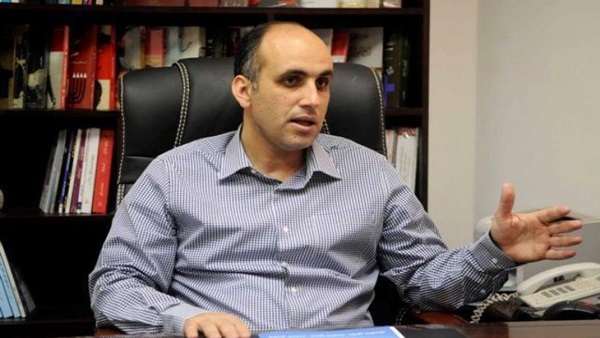 أحمد بان الخبير بشئون
