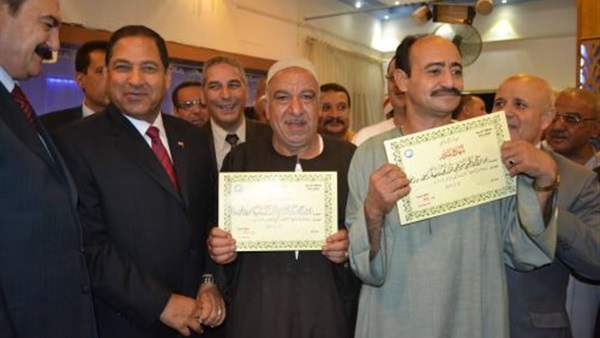 بالصور.. محافظ الغربية