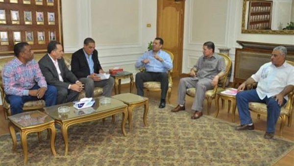 محافظ أسيوط يكرم