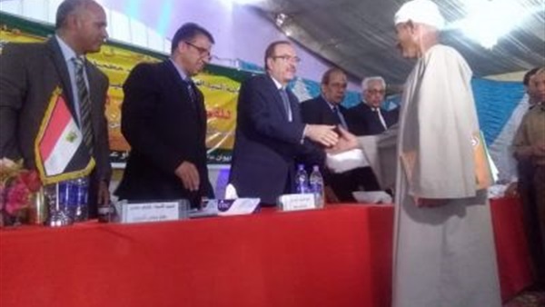 توزيع 180 جرعات علاج