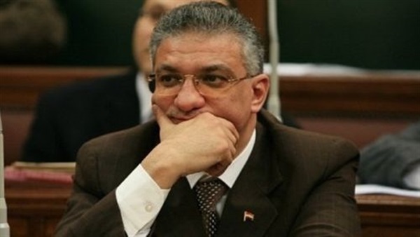 إحالة موظفي ”الصناعات