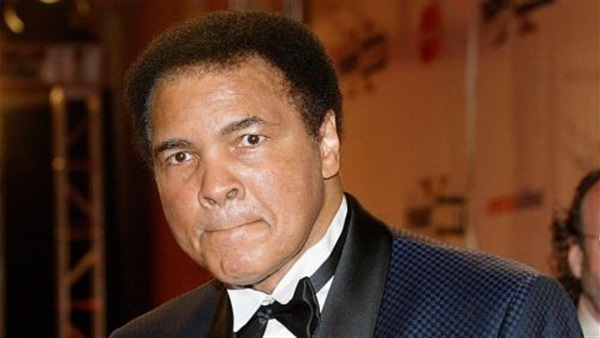 محمد على كلاى يفاجئ