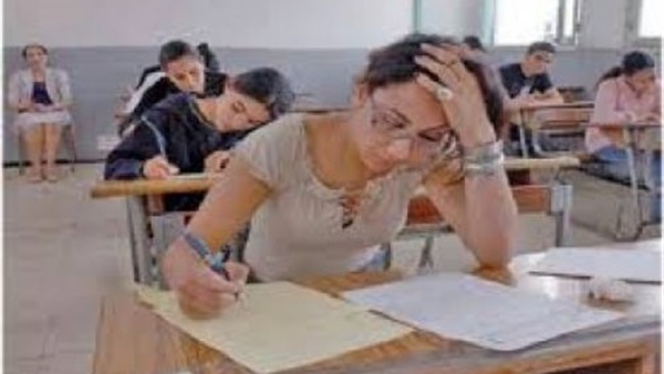 20ألف طالب يؤدون