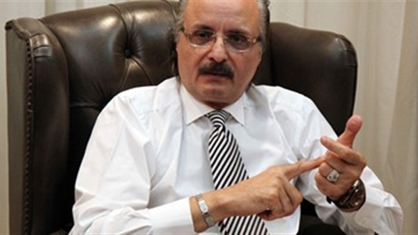 الدكتور نبيل عبد