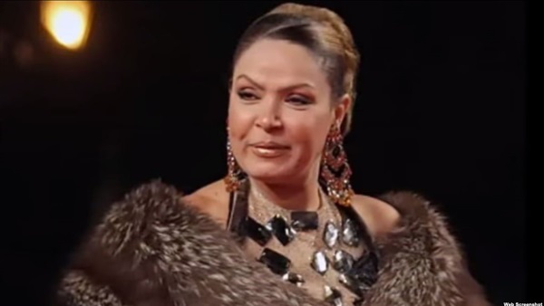 الفنانة لوسي