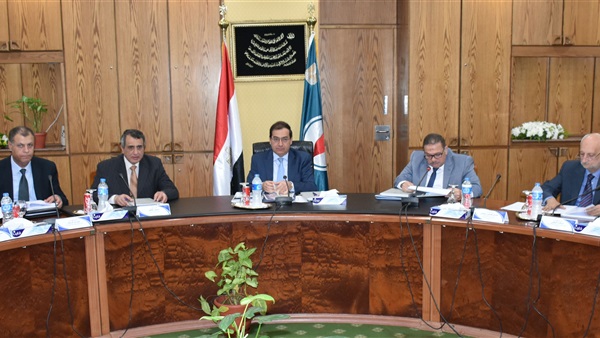 وزير البترول خلال