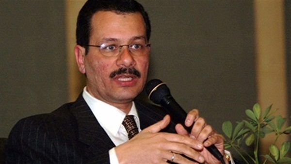 الدكتور أحمد درويش