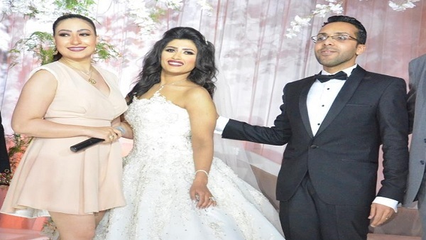 بوسي تلتقط صورة تذكارية