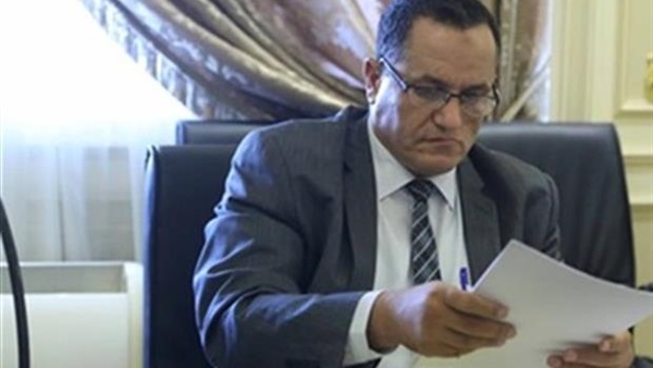الدكتور عمر حمروش