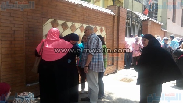 انهيار طالبة أمام