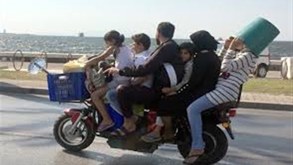 صور اسرة علي دراجة