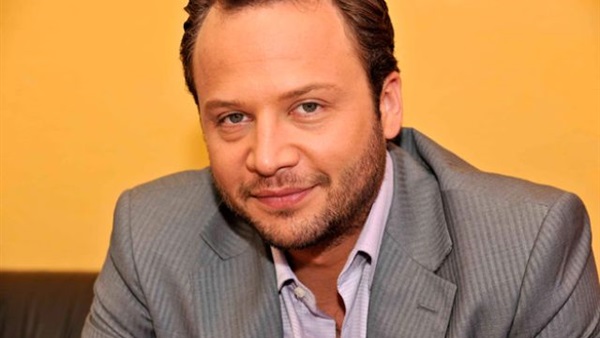 الفنان مكسيم خليل