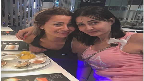 غادة عبد الرازق وابنتها
