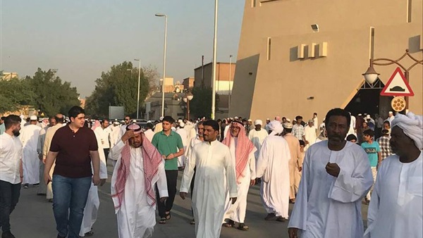 توافد مصلين