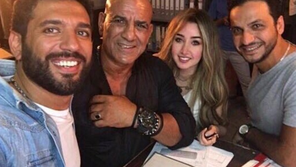 حسن الرداد وأسرة