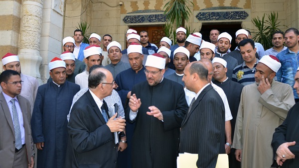وزير الأوقاف وبعض
