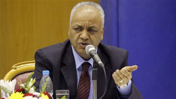 الكاتب الصحفي مصطفى