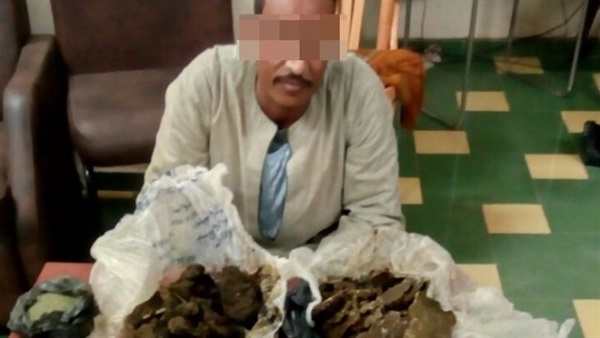 القبض على فلاح يتاجر