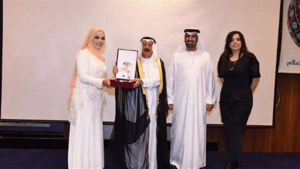 مني عبد الغني 