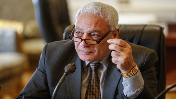 الدكتور أسامة العبد