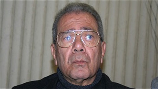 الكاتب الصحفى نبيل