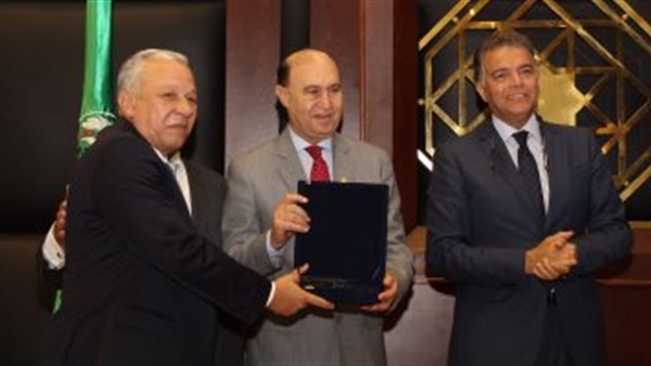 تسليم الجائزة