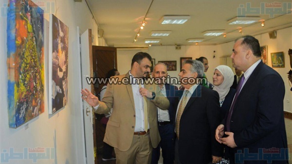 أحد أصحاب اللوحات