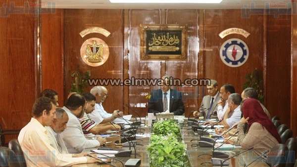 اجتماع محافظ السويس