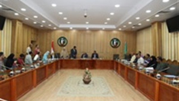 محافظ المنوفية خلال