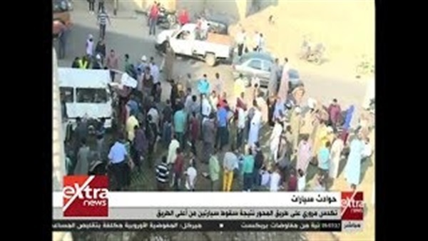 سقوط سيارتين